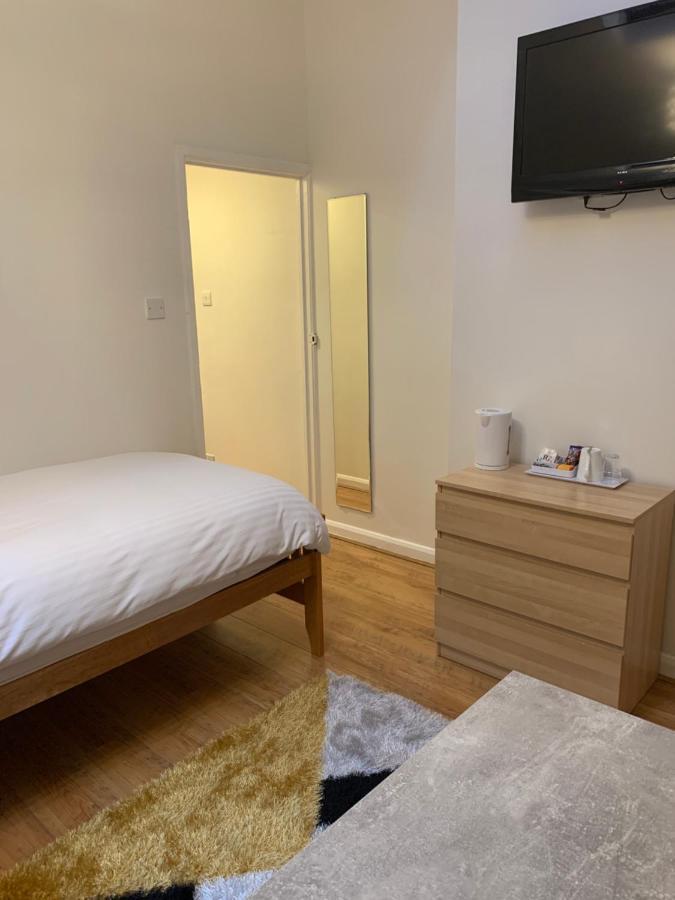 Large Single Room,1498791223:JPEG