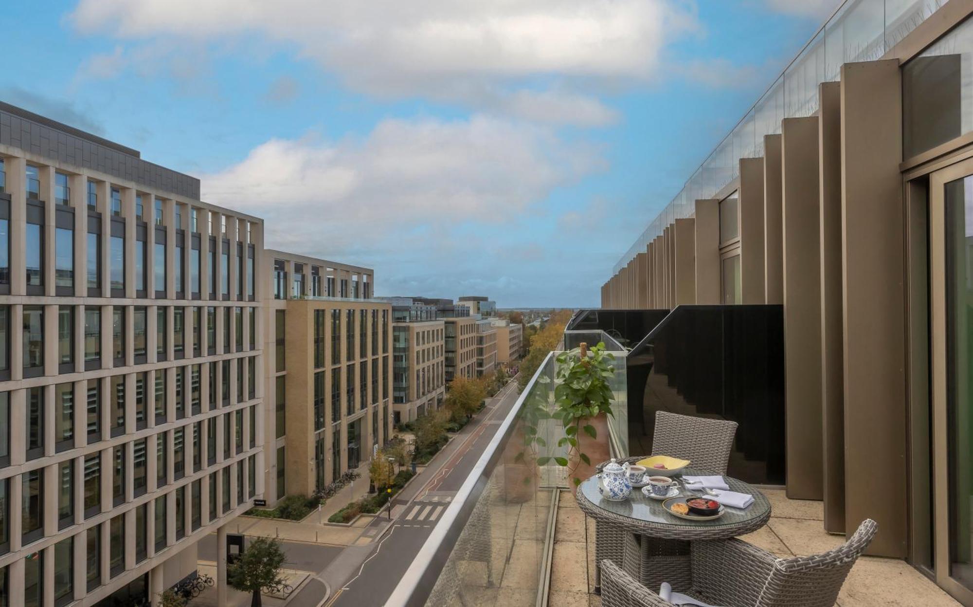 Executive Suite,1625559757:JPEG