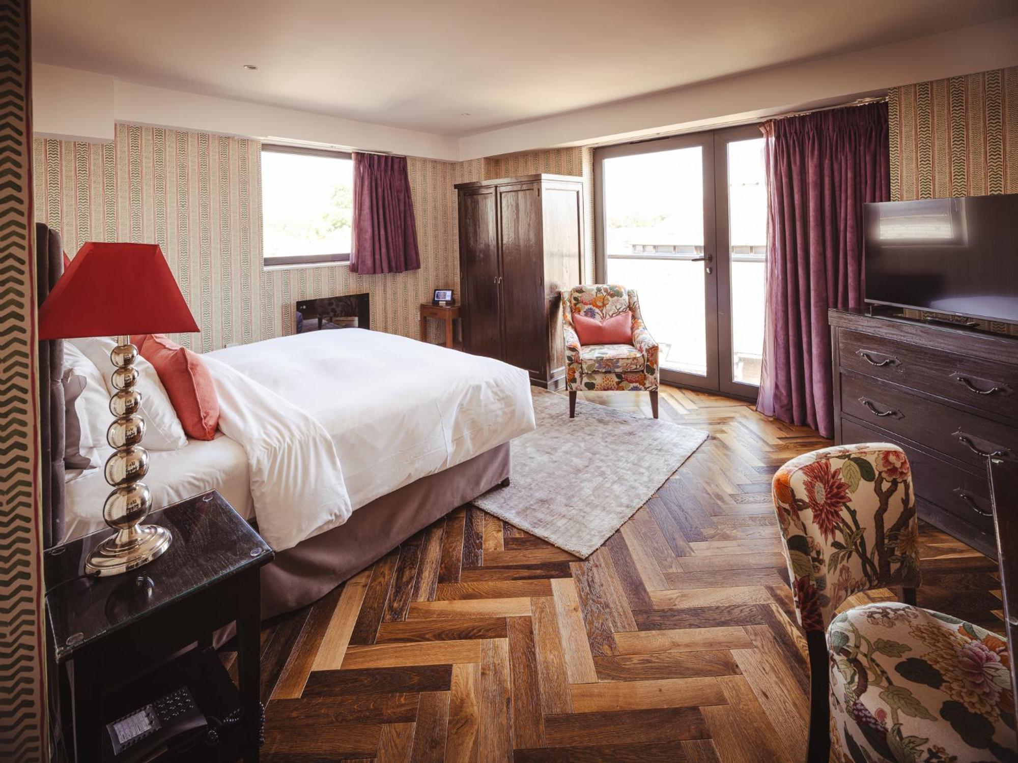 Senior Fellows Twin Room