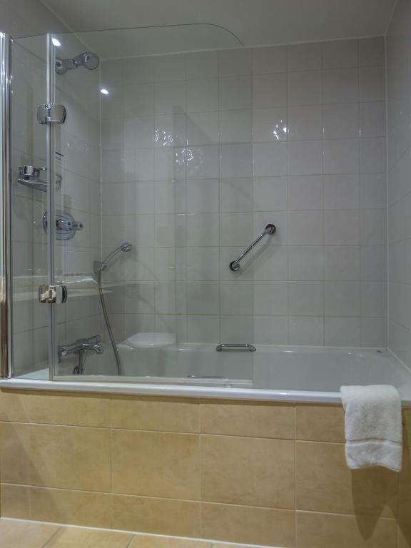 Classic Double Room with Bath,53731057:JPEG