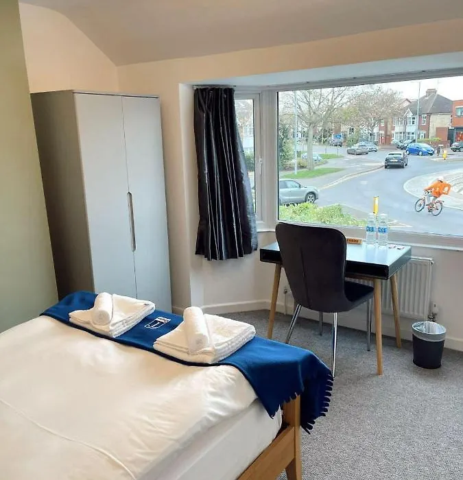 Cambridge Studios And Suites By Tas Accommodations-1