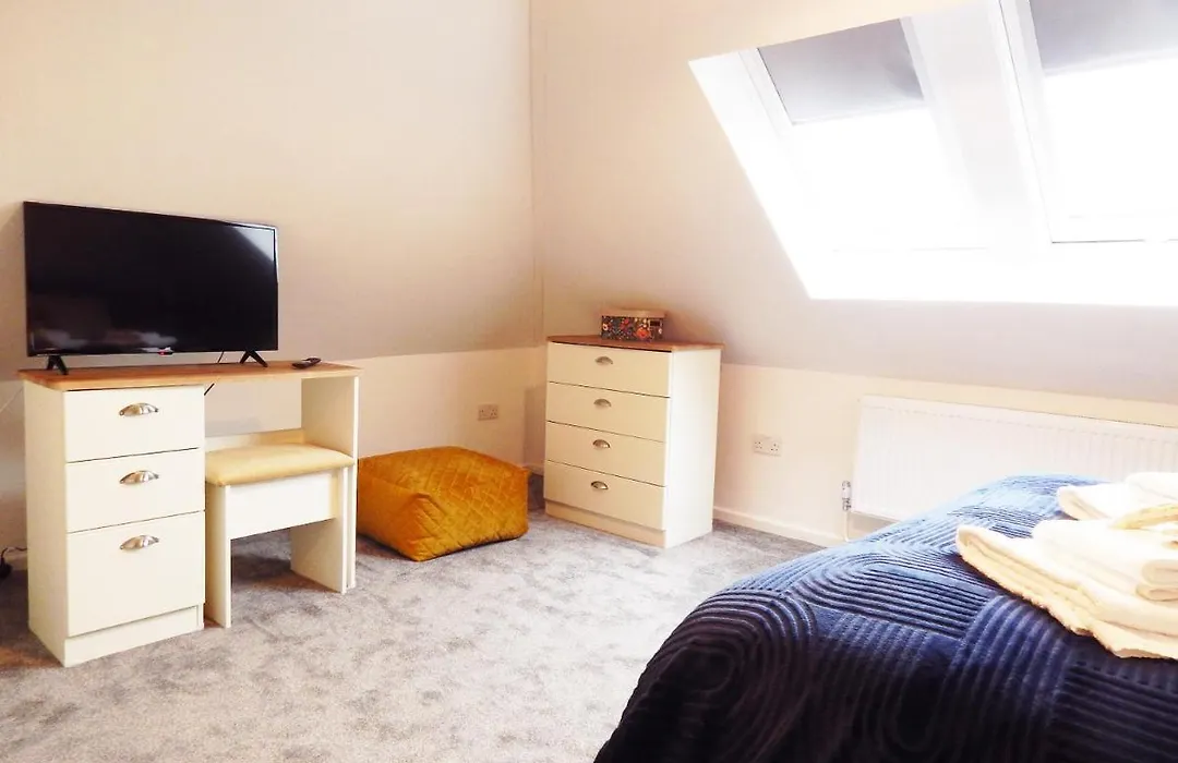 Modern, Well Located En-Suite Rooms With Parking - Orbitat Accommodations-1