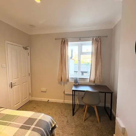 Double Bedroom On Marshall Road, Cb1 7Ty-2