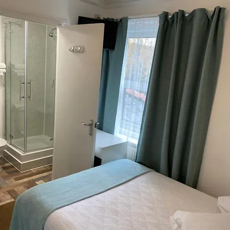 A & B Guest House Cambridge-3