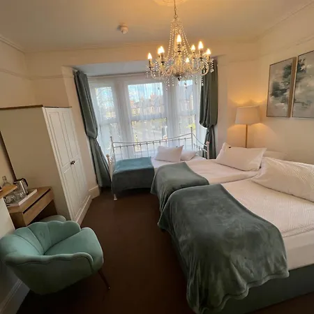 A & B Guest House Cambridge-2