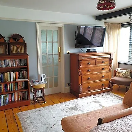 Harry'S Bed And Breakfast-2